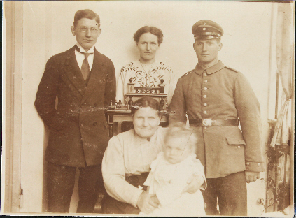 Onkel Reinhold Balschunat,Käthe Labinsky/Pfarrherr, Ernst Pfarrherr, Juliane Kosney,Kurt Labinsky als Kind